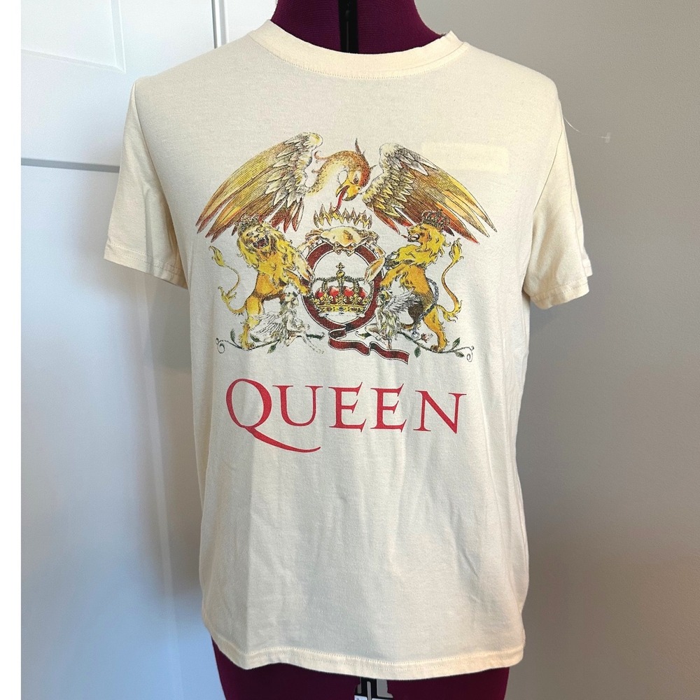 Queen Band Tee Graphic Crest Logo Cream Short Sleeve T-Shirt Women Small